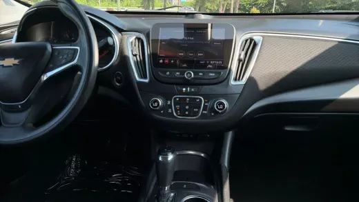 View 17 of 2020 CHEVROLET MALIBU