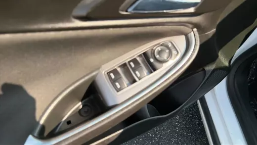 View 21 of 2020 CHEVROLET MALIBU
